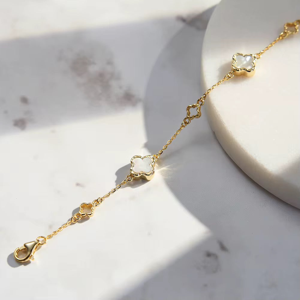 Detail of clover bracelet in 925 Sterling Silver