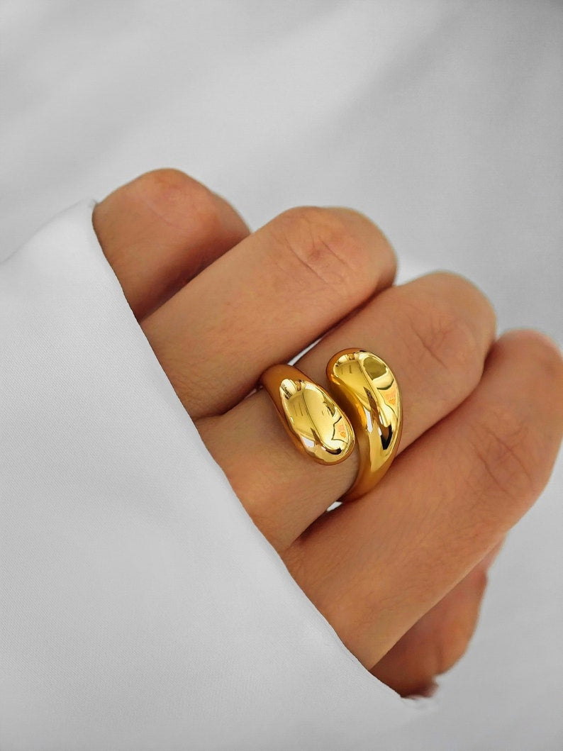 Double Twist Ring – Organische Form mit Verstellbarem Design