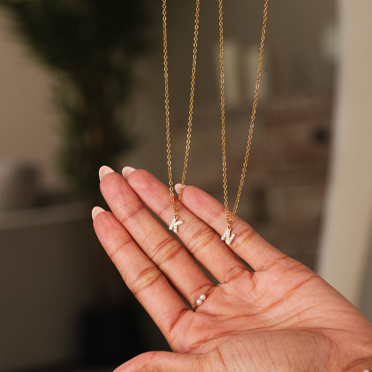 Stone Initial Halskette – Gold