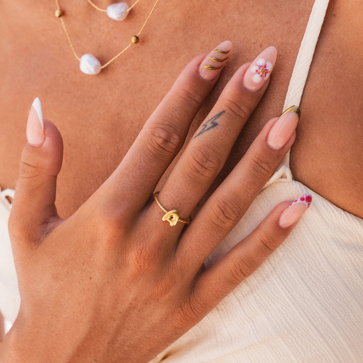 Bubble Initial Kordelkette Verstellbarer Ring – Gold