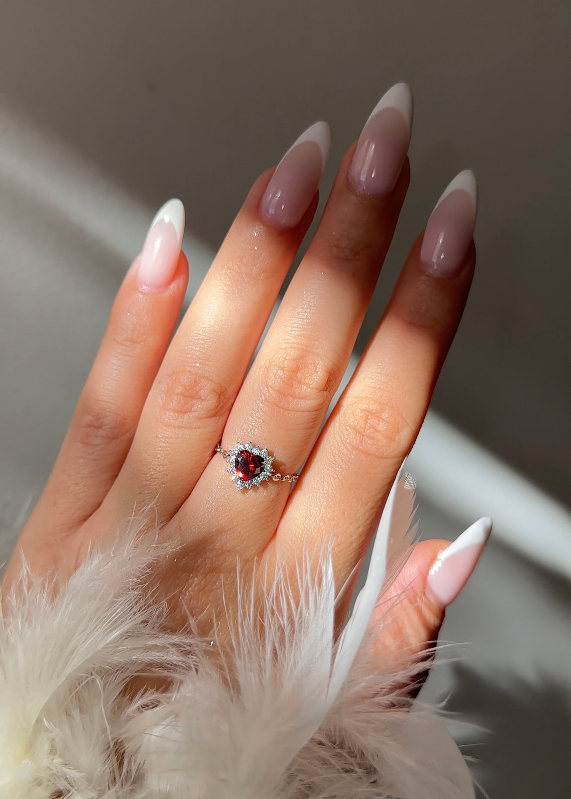 Adjustable chain ring Queen of Hearts with secure stopper