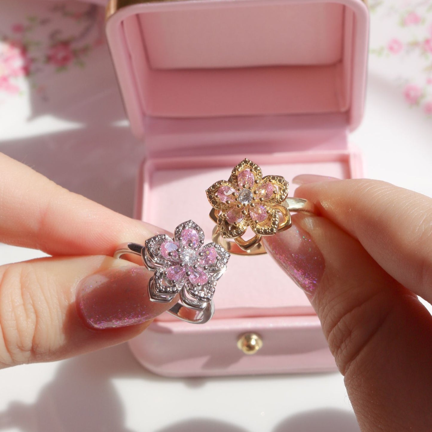 Adjustable gold-toned spinner ring with flower and zircon