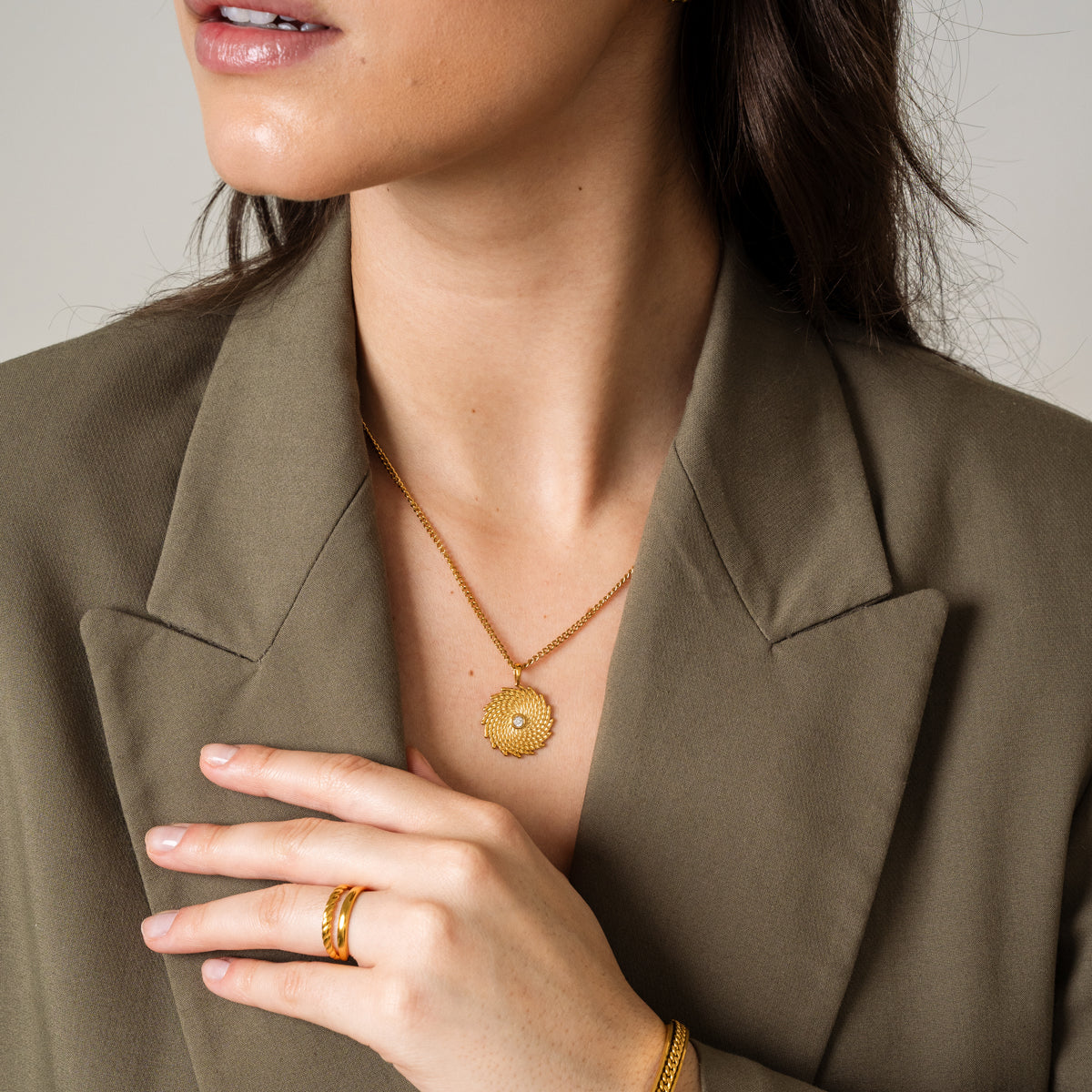 Detailaufnahme der Albany Pendant Halskette Gold