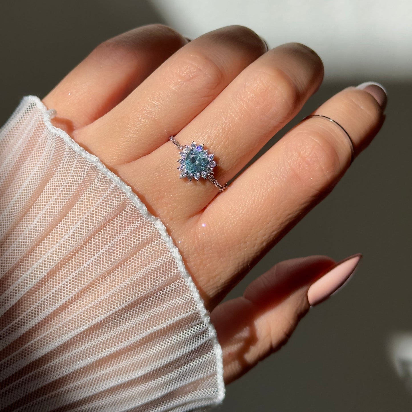 Adjustable chain ring with blue heart zirconia Queen of Hearts