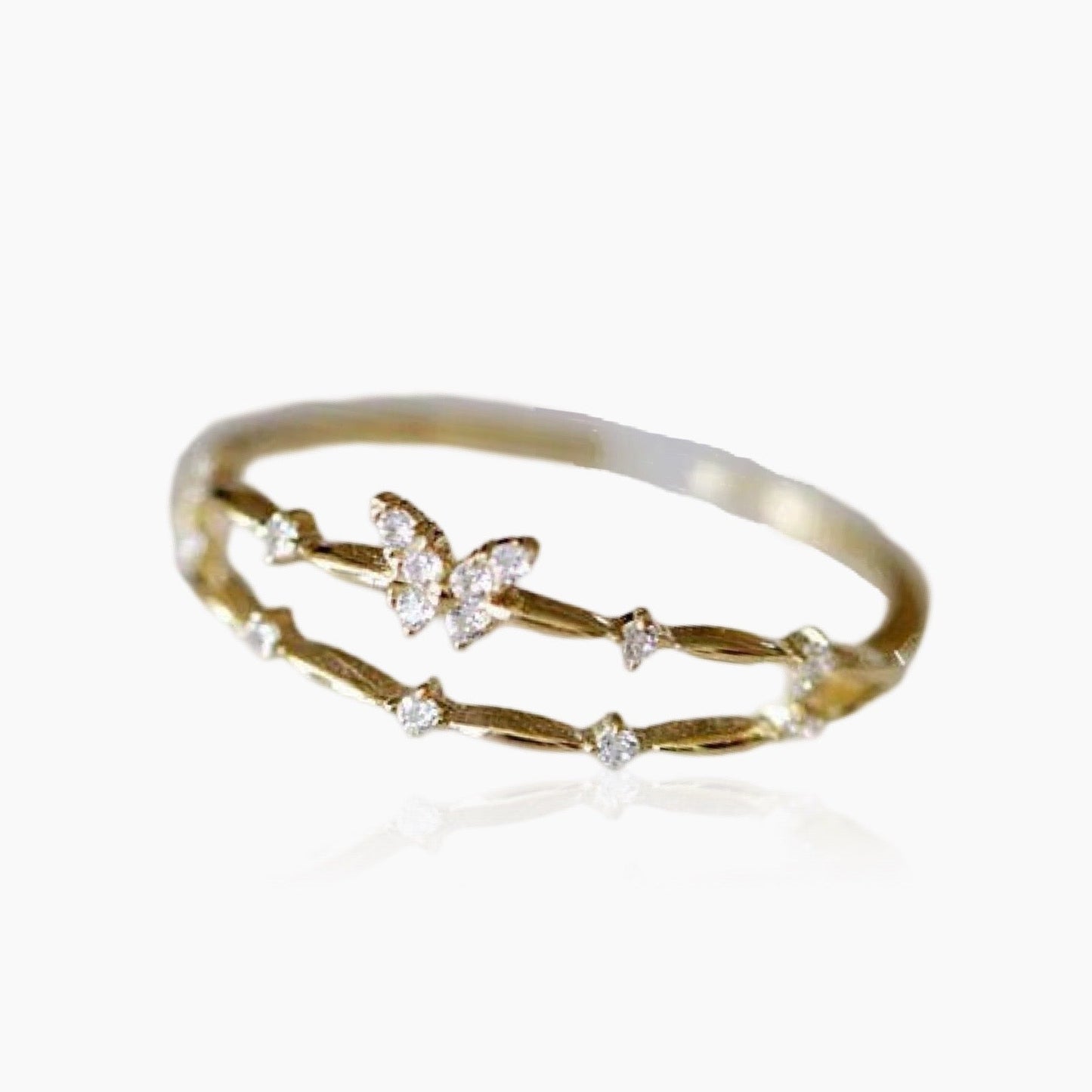Dainty butterfly double ring in gold – front view