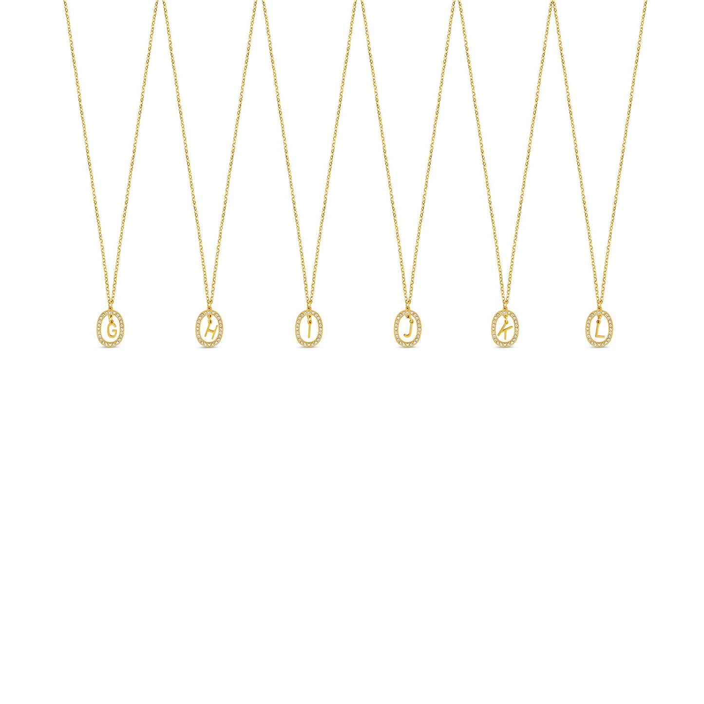 Chandelier Initial Halskette Gold am Hals getragen
