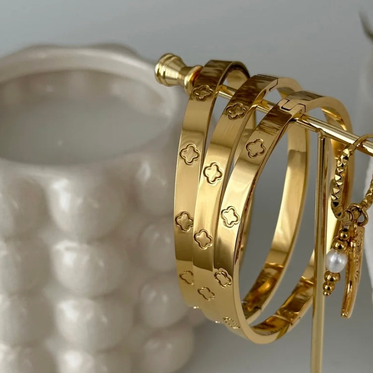 Clover bracelet with polished mirror finish