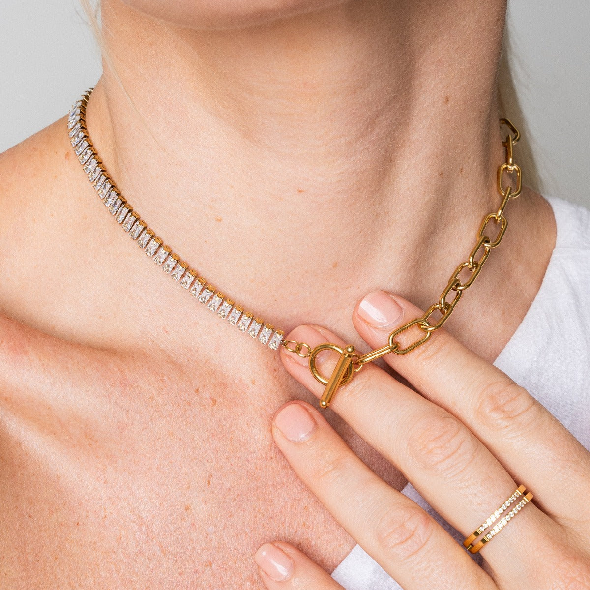 Cordelia Toggle Halskette Gold in Geschenkbox