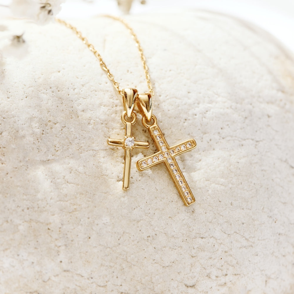 Elegant cross necklace in gift box – ready to give