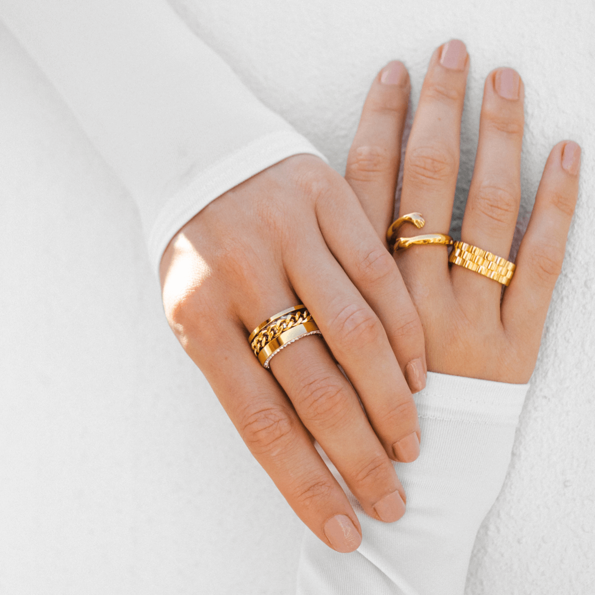 Seitliche Ansicht des Cuban Stone Layered Rings