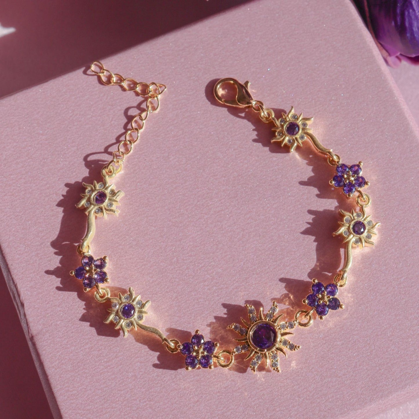 Cubic zirconia bracelet with elegant floral style