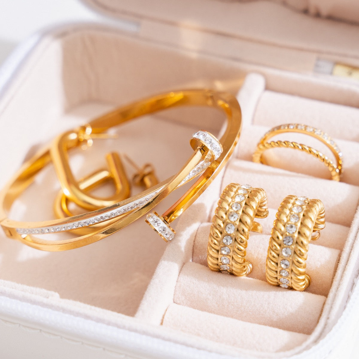 Curb Chain Stein Creolen Gold in Geschenkbox