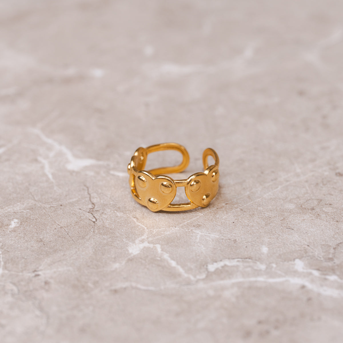 Seitliche Ansicht des Ewigen Herz Rings Gold