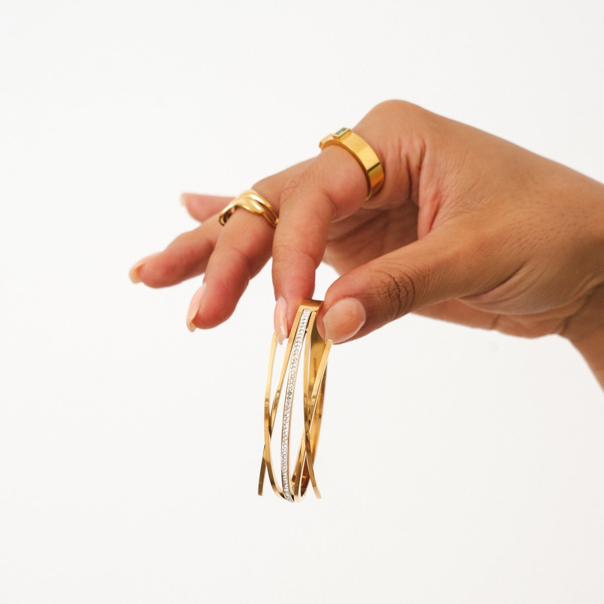 Seitliche Ansicht des Florence Armreifs Gold