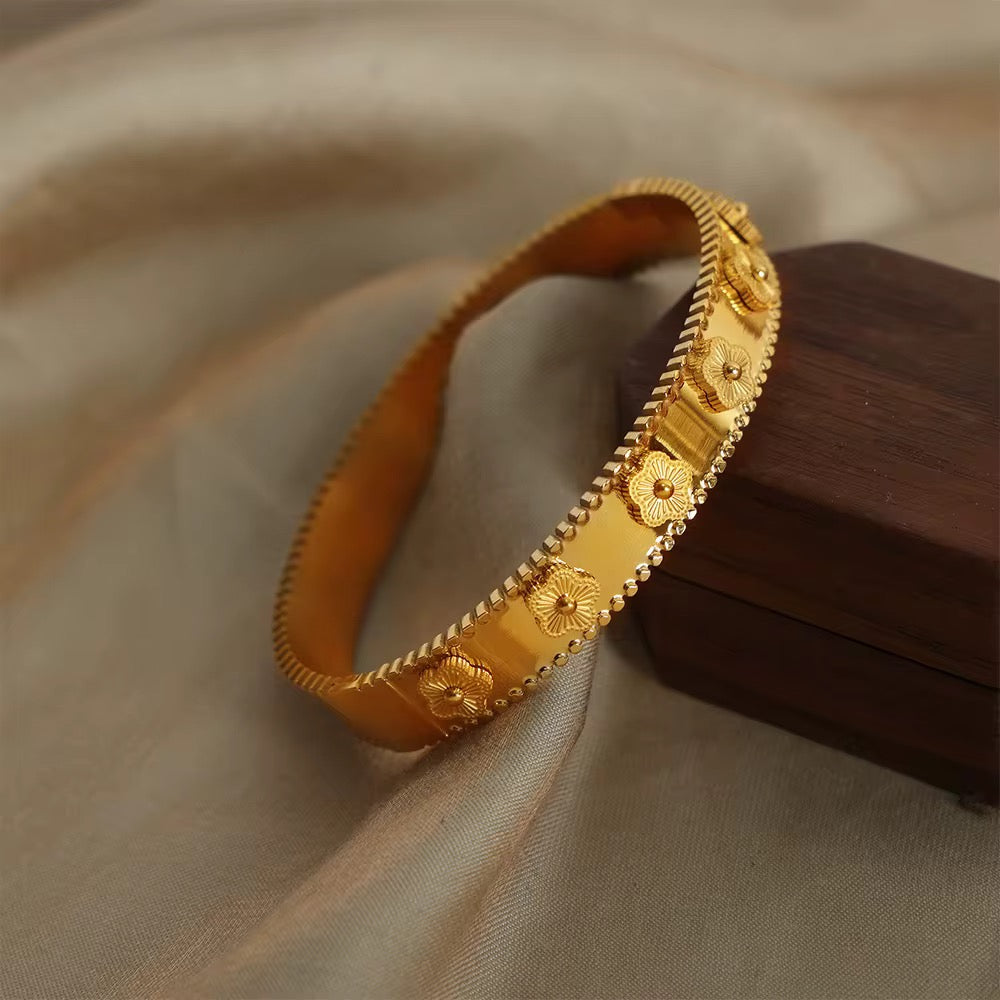 Styled look with flower 3D bangle – minimalist gold accessory – Loveness