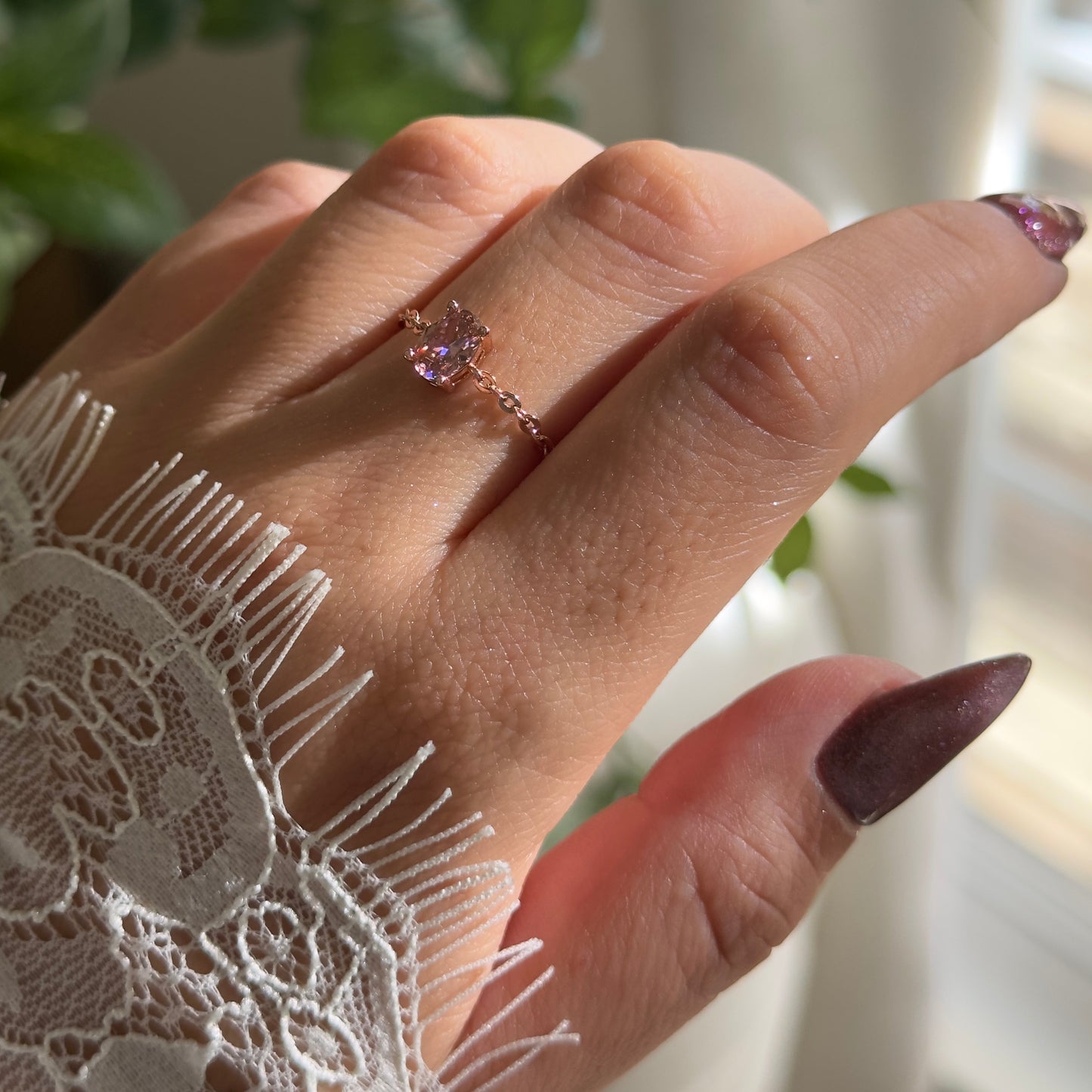 Dusty pink chain ring in elegant Loveness gift box