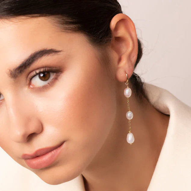 Waterproof test of Gina pearl gold hoop earrings