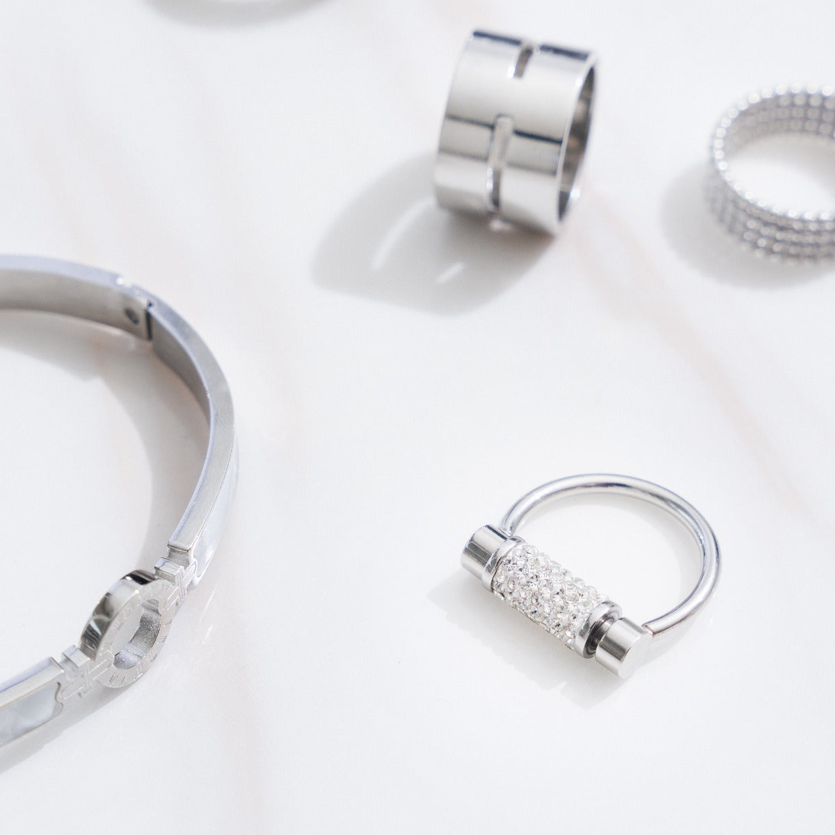 Detailaufnahme des Glitz Fidget Rings Silber