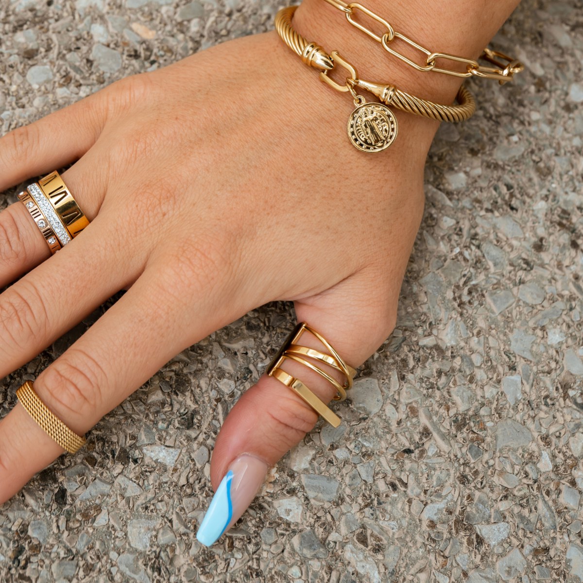 Seitliche Ansicht des Harmony Rings Gold