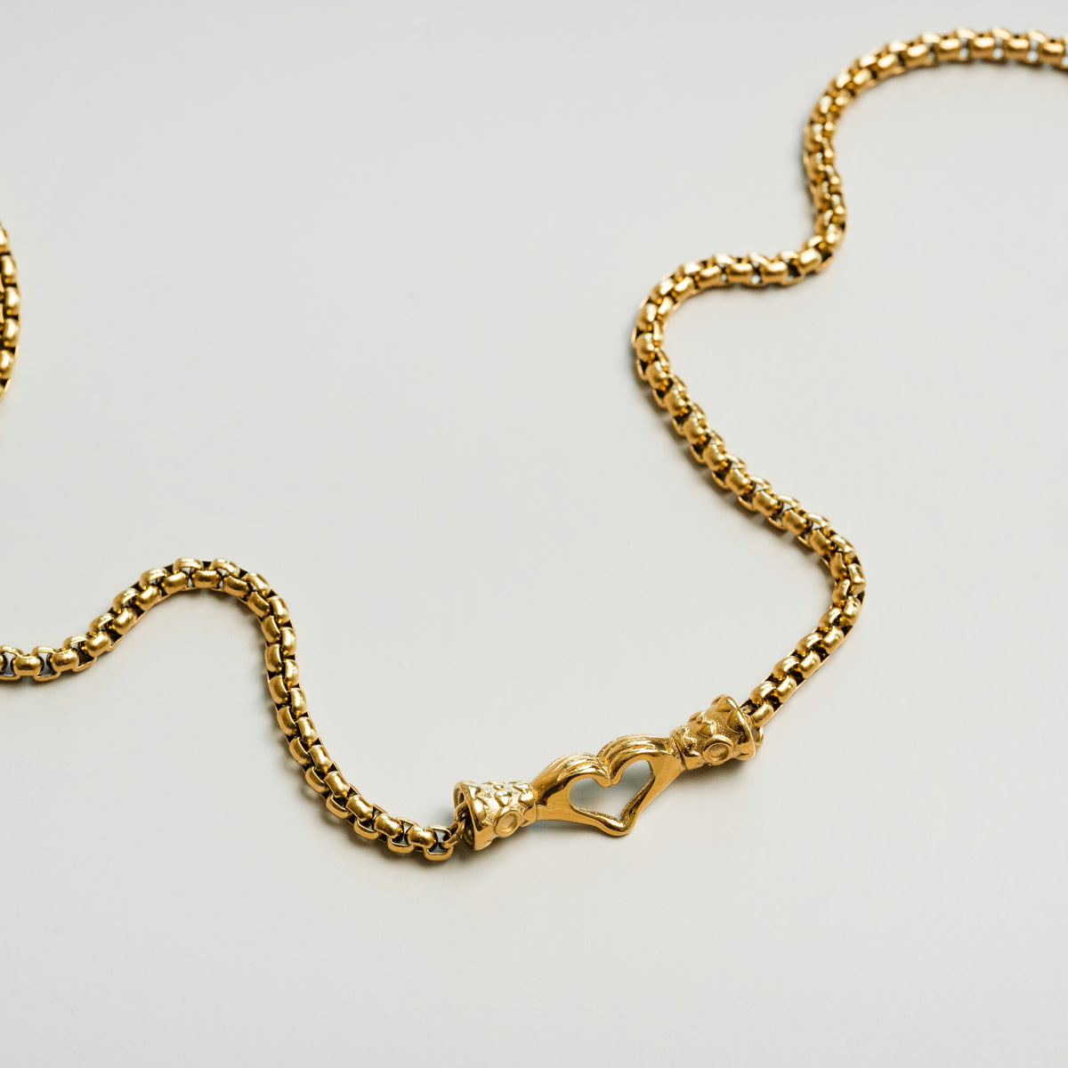Herz Hand Anhänger Halskette Gold in Geschenkbox
