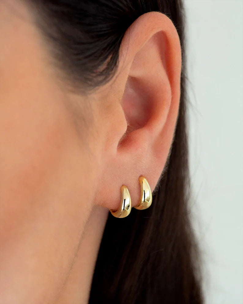 Waterproof KAYA earrings tested under water