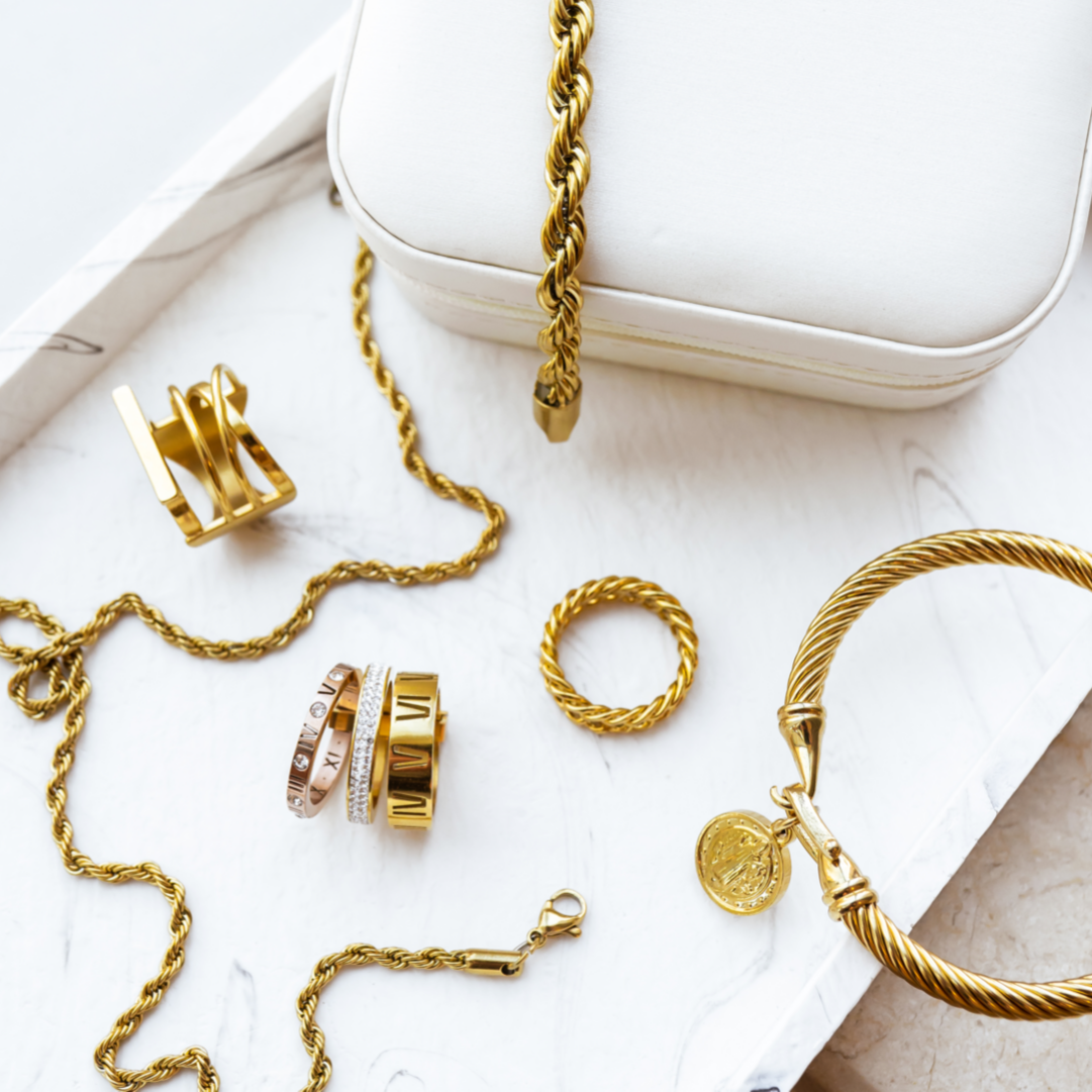 Detailaufnahme des Kordelkette Armbands Gold