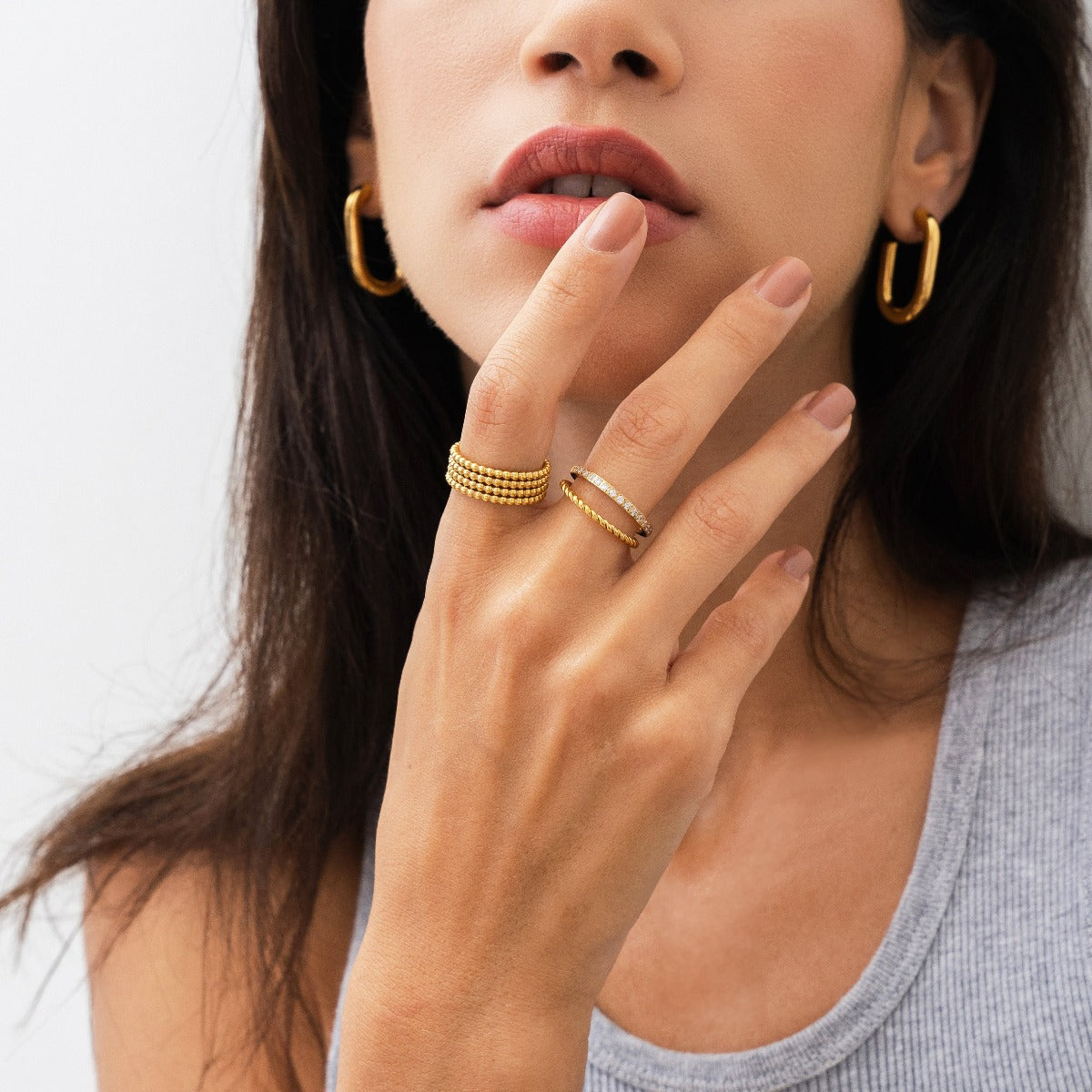 Seitliche Ansicht des Larissa Layered Rings Gold