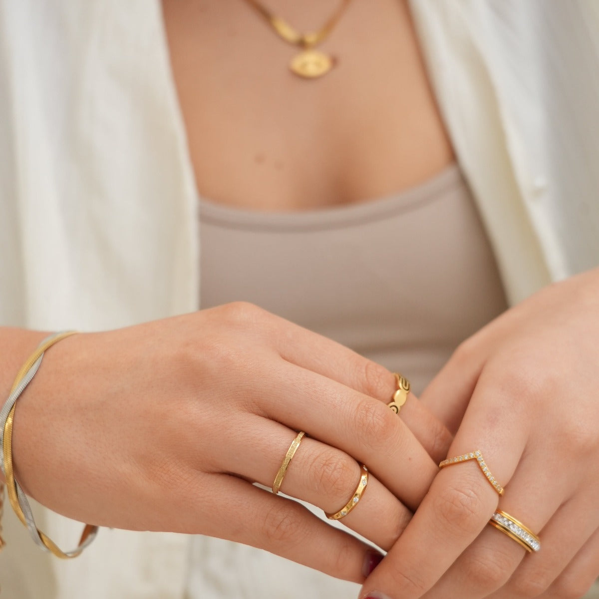 Leuven Surface Ring Gold in Geschenkbox präsentiert