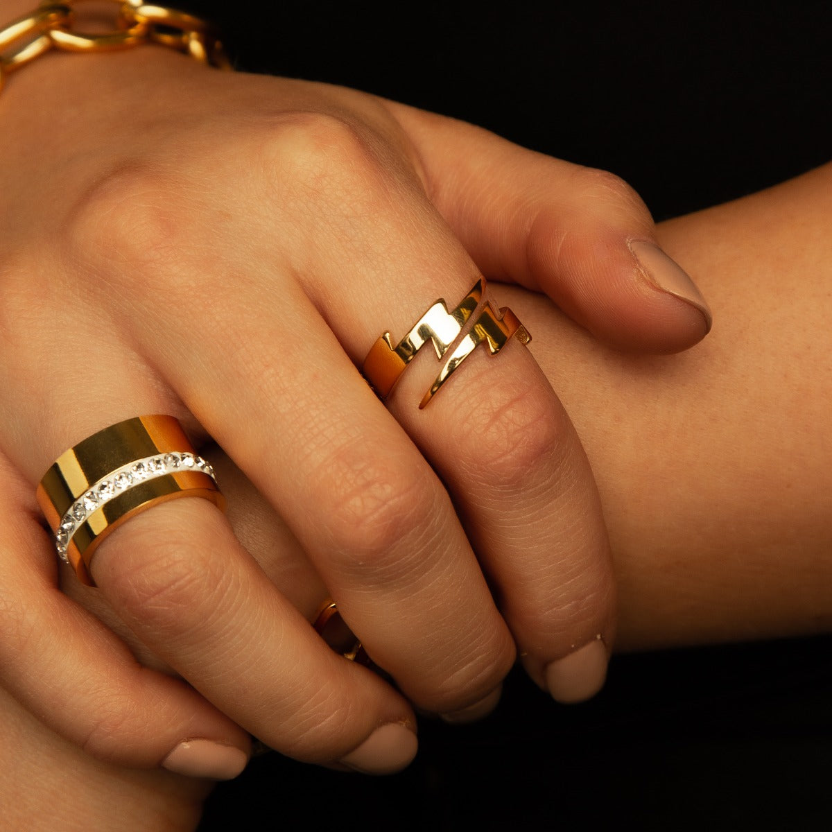 Detailaufnahme des Liguria Steinrings Gold