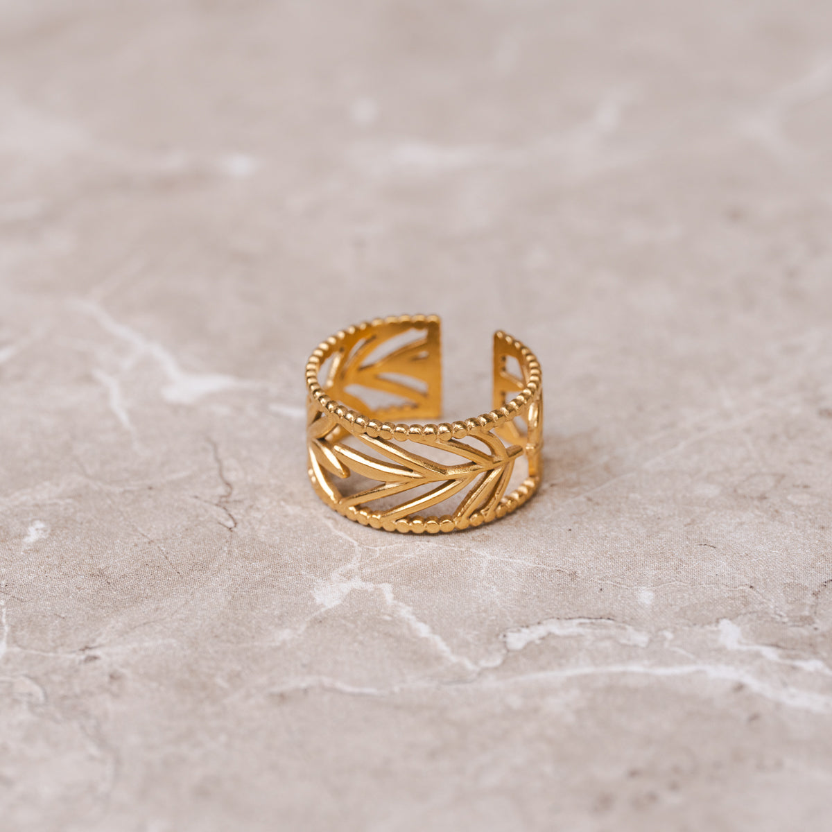 Detailaufnahme des Lorbeer Rings Gold