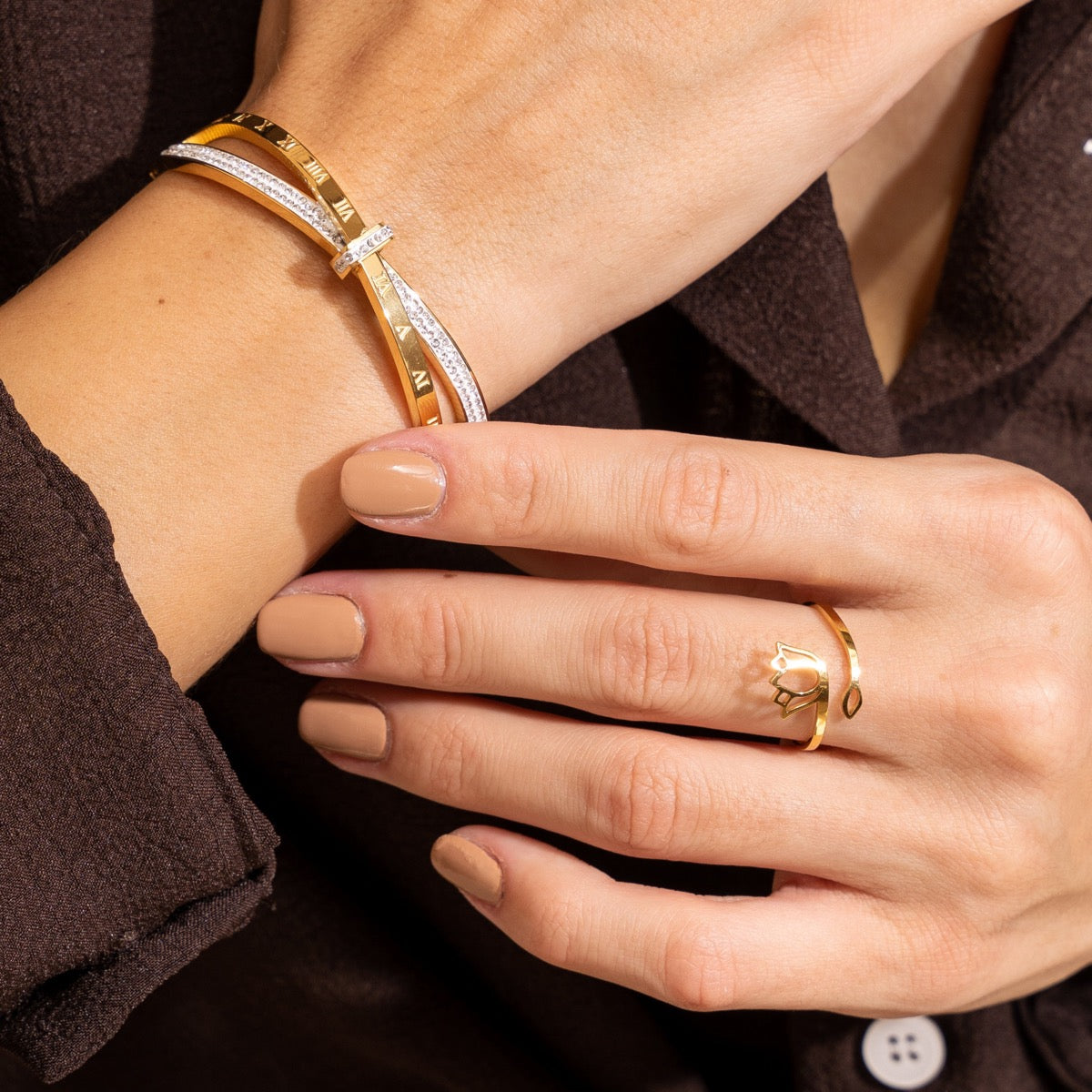 Detailaufnahme des Lotus Rings Gold