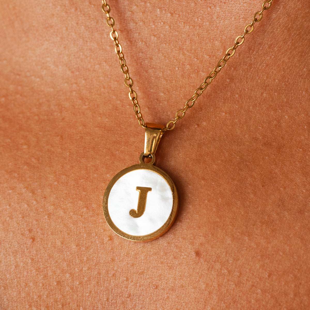 Marble Initial Halskette Gold – moderner Lifestyle-Look