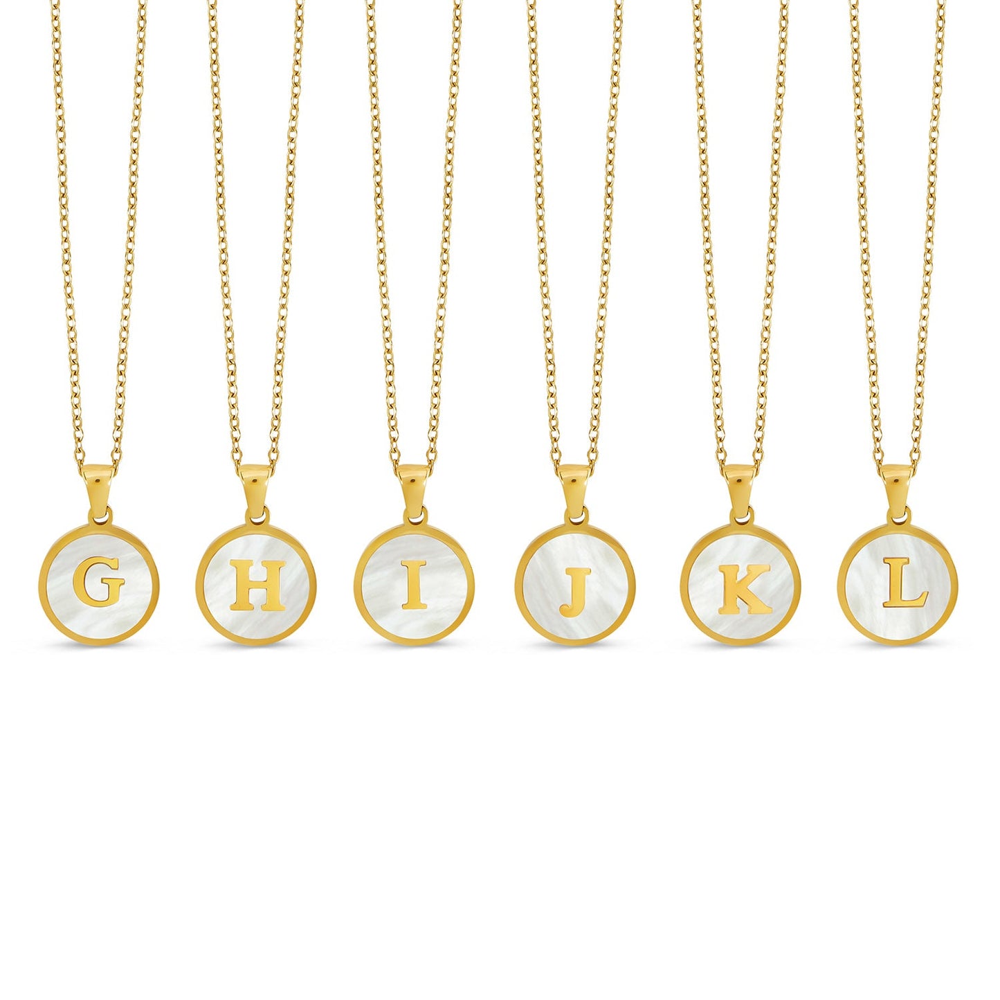 Marble Initial Halskette Gold am Hals getragen