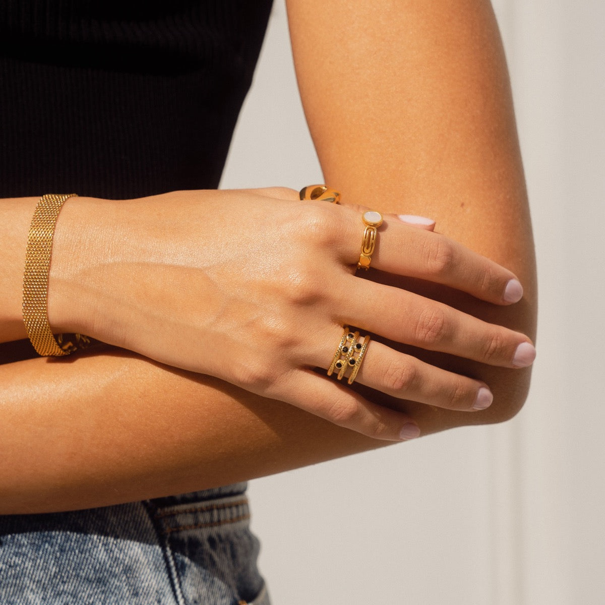 Detailaufnahme des Melina Mehrschicht-Rings Gold