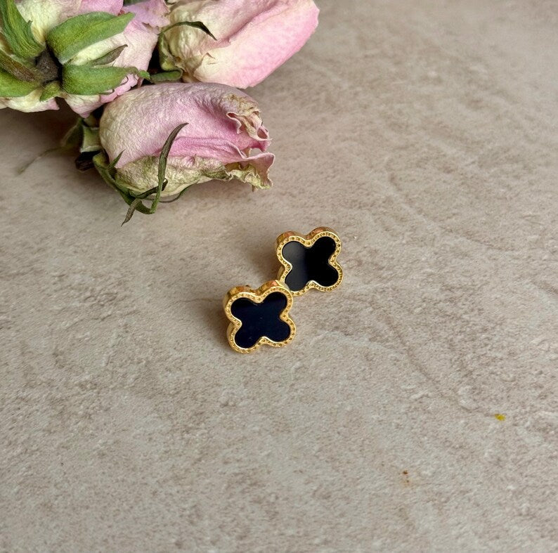 Mini black clover earrings in gift box