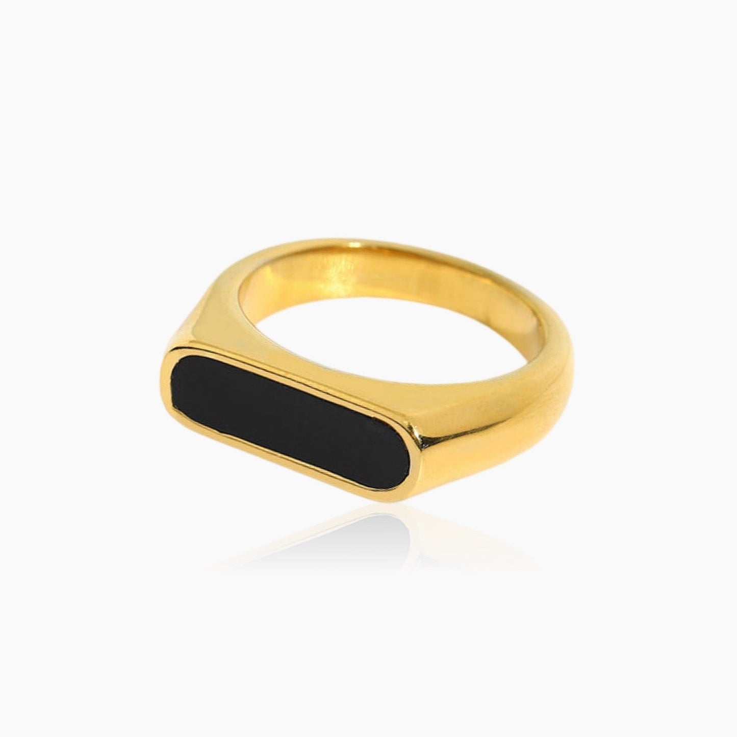 Elegant minimalist gold ring – front view