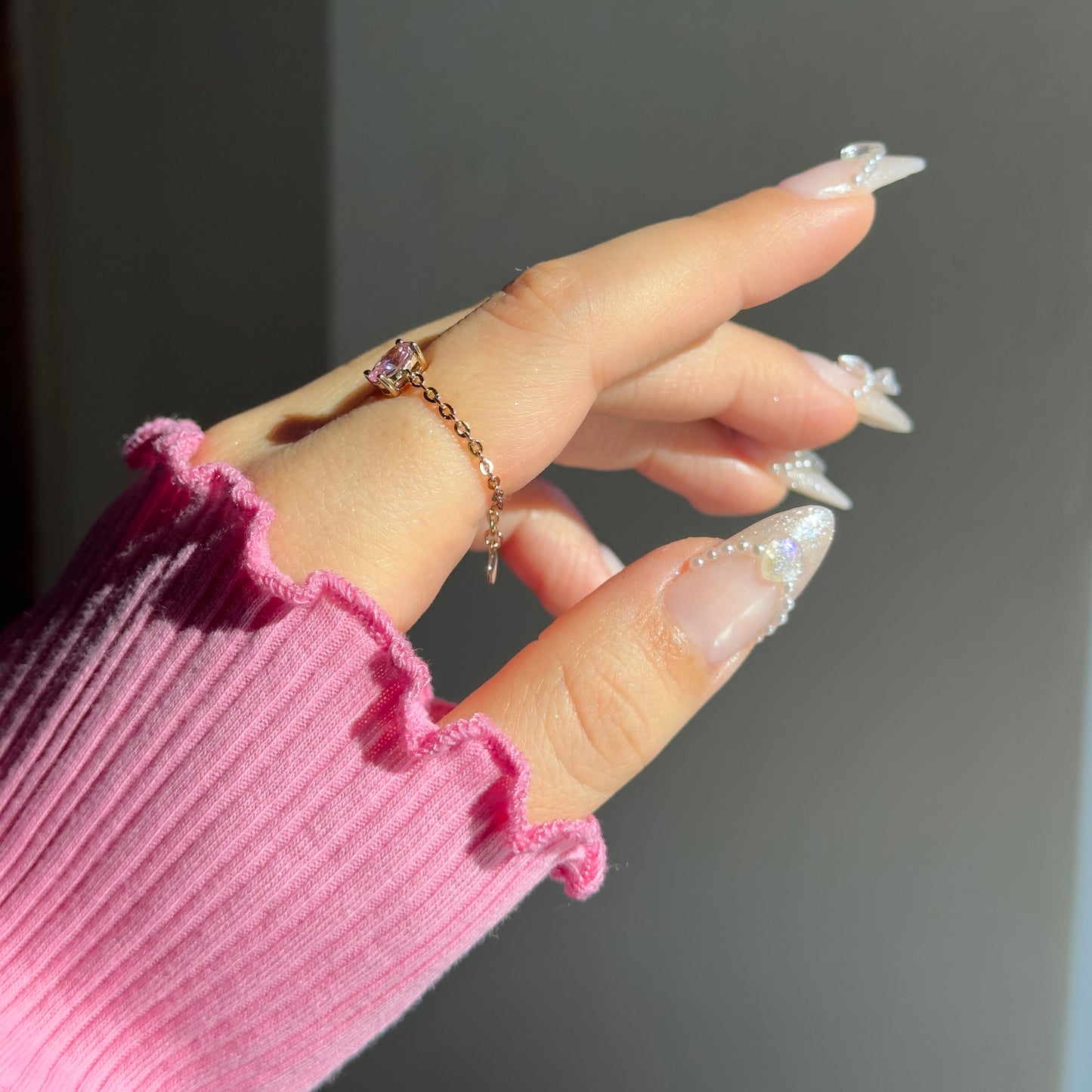 Chain ring with pink diamond gemstone detail