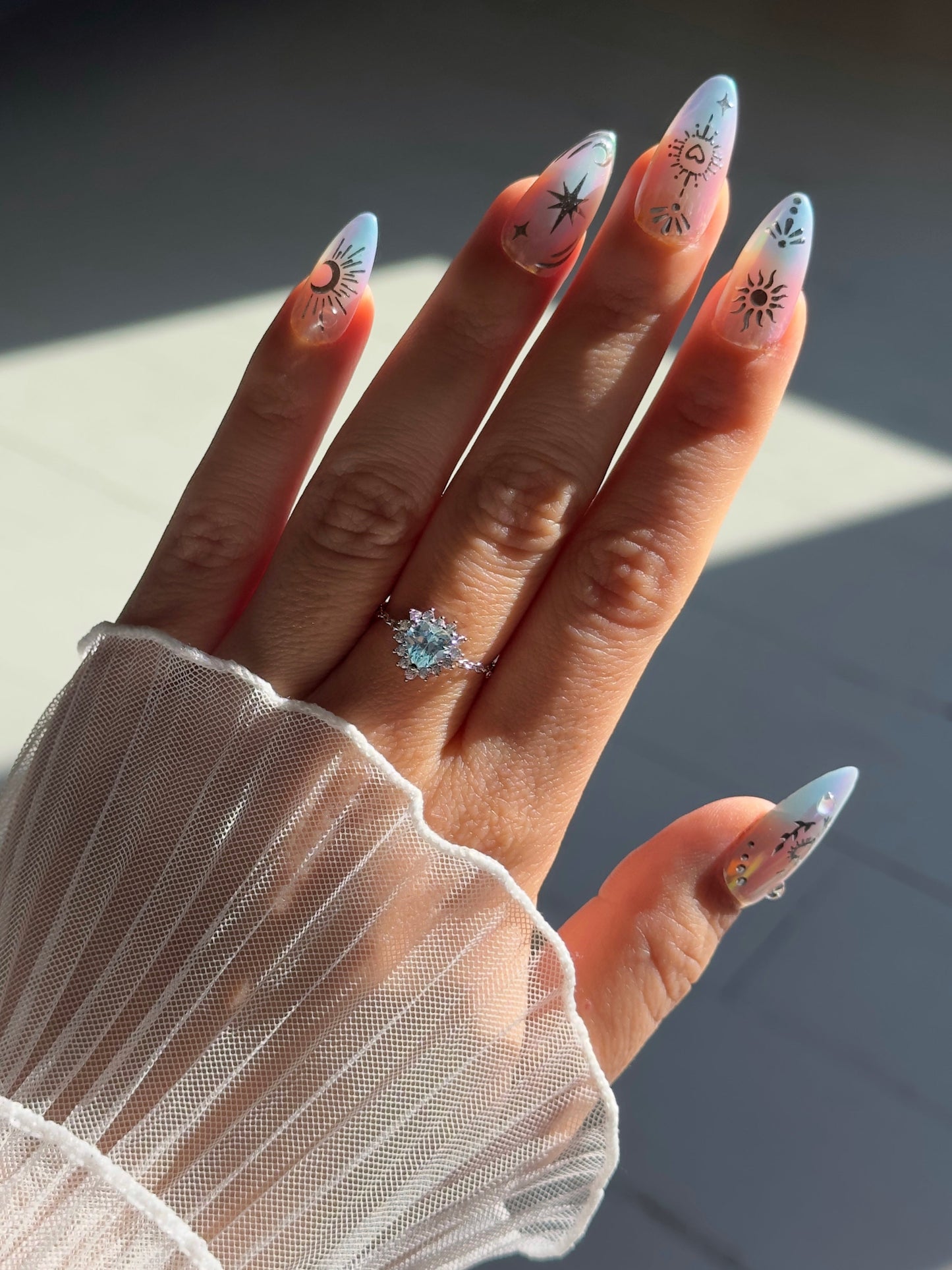 Model wearing adjustable Queen of Hearts blue heart chain ring