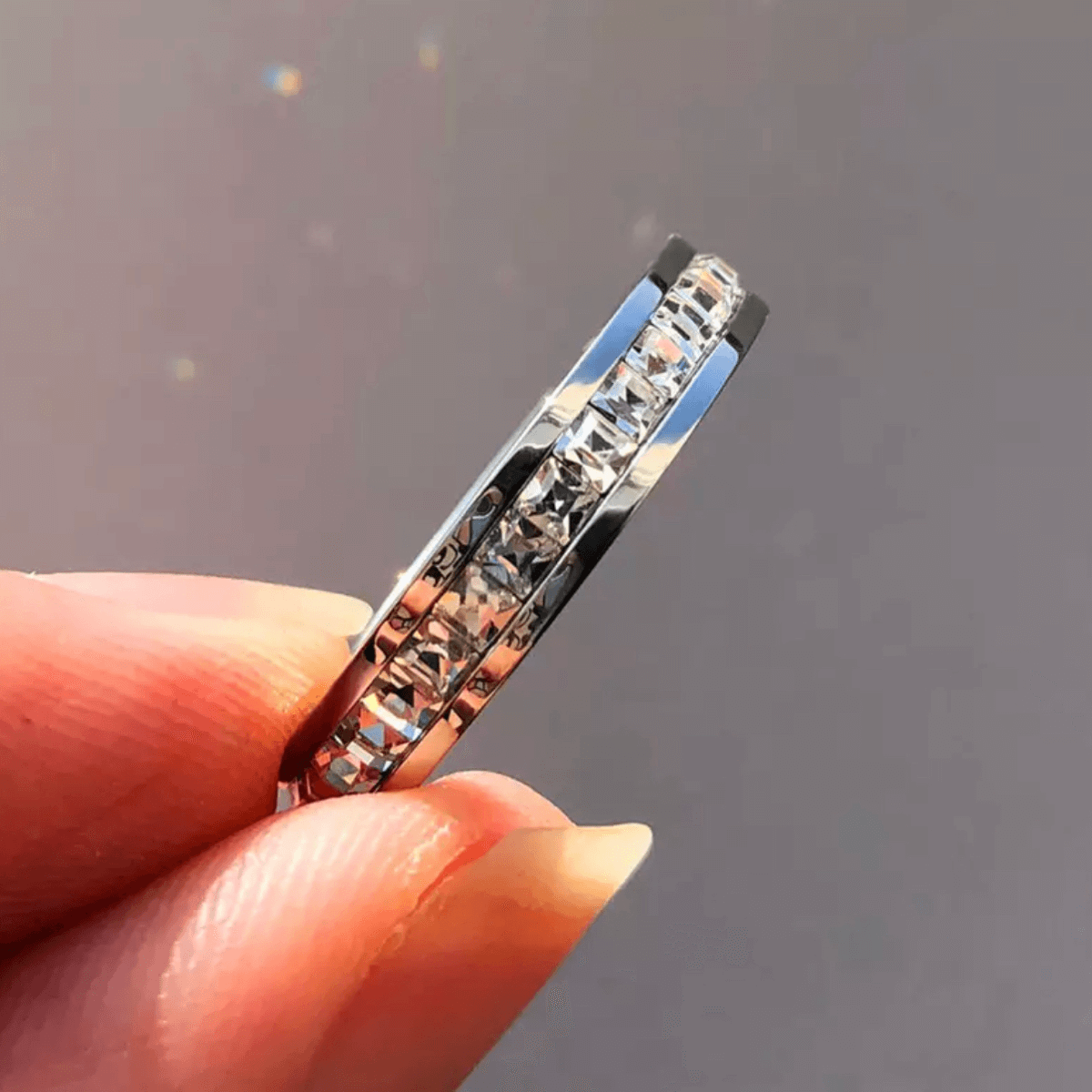 Monaco CZ Iced Ring Silber an der Hand getragen