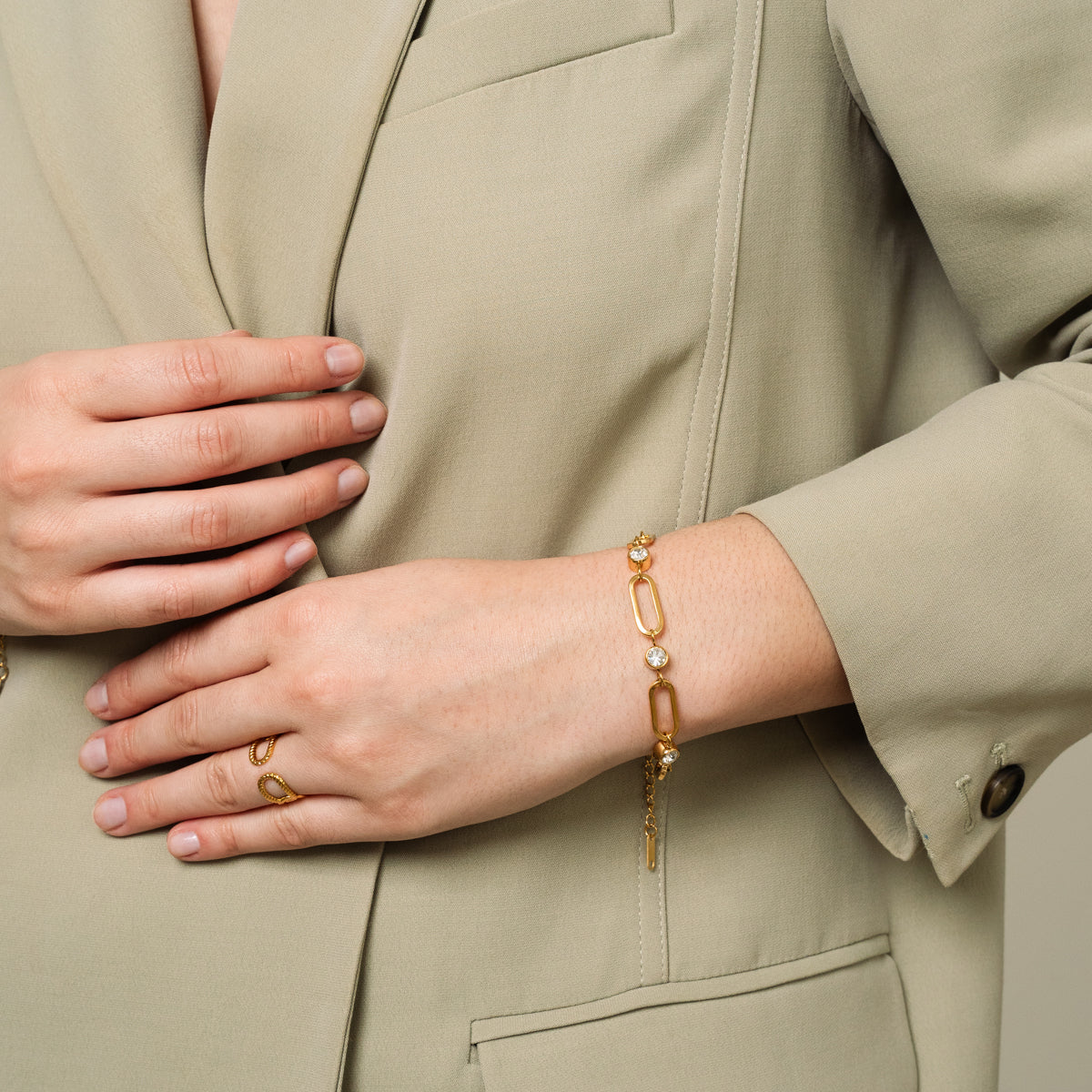 Detailaufnahme des Ovale Gliederkette Stein Armbands Gold