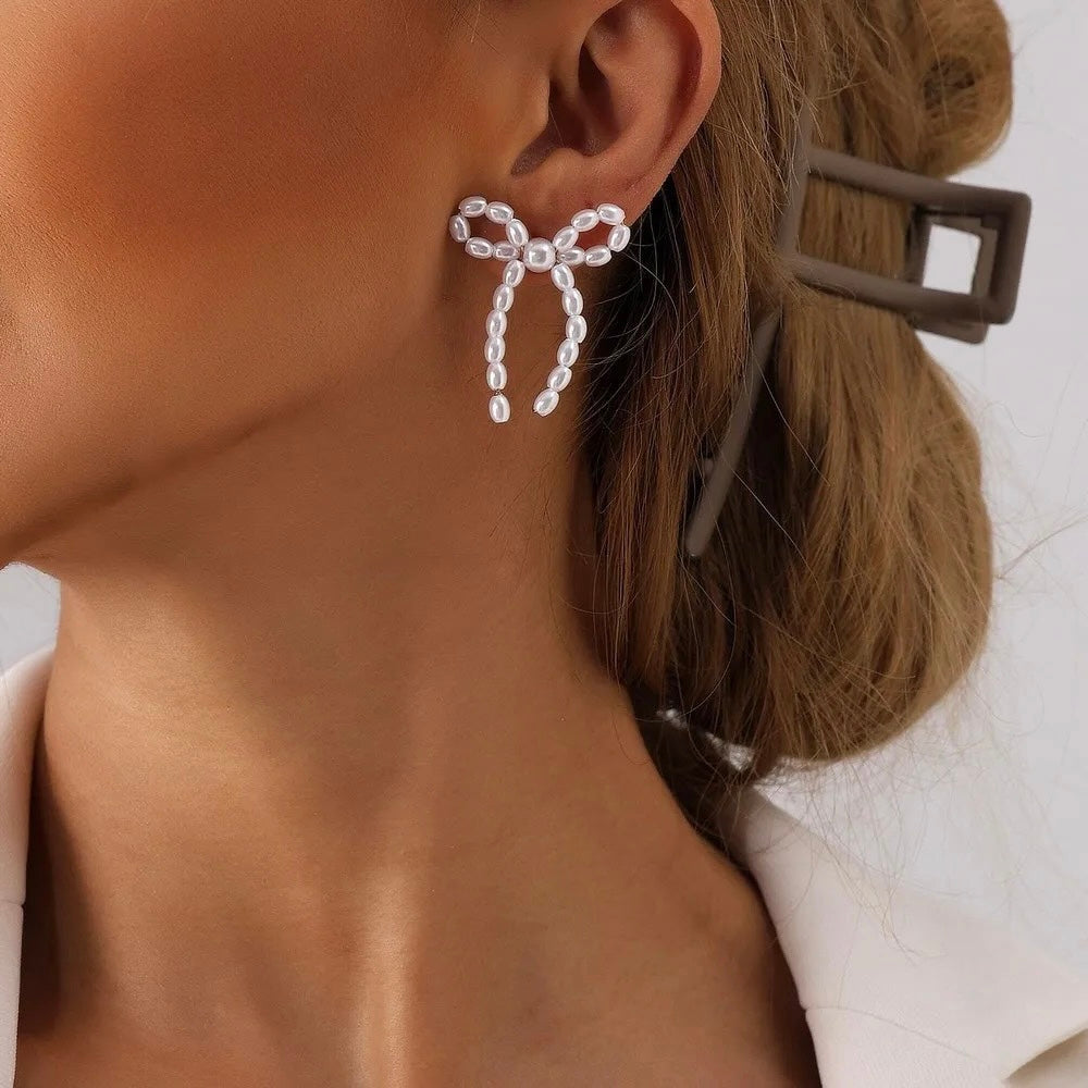 Gift packaging for pearl bow tie earrings