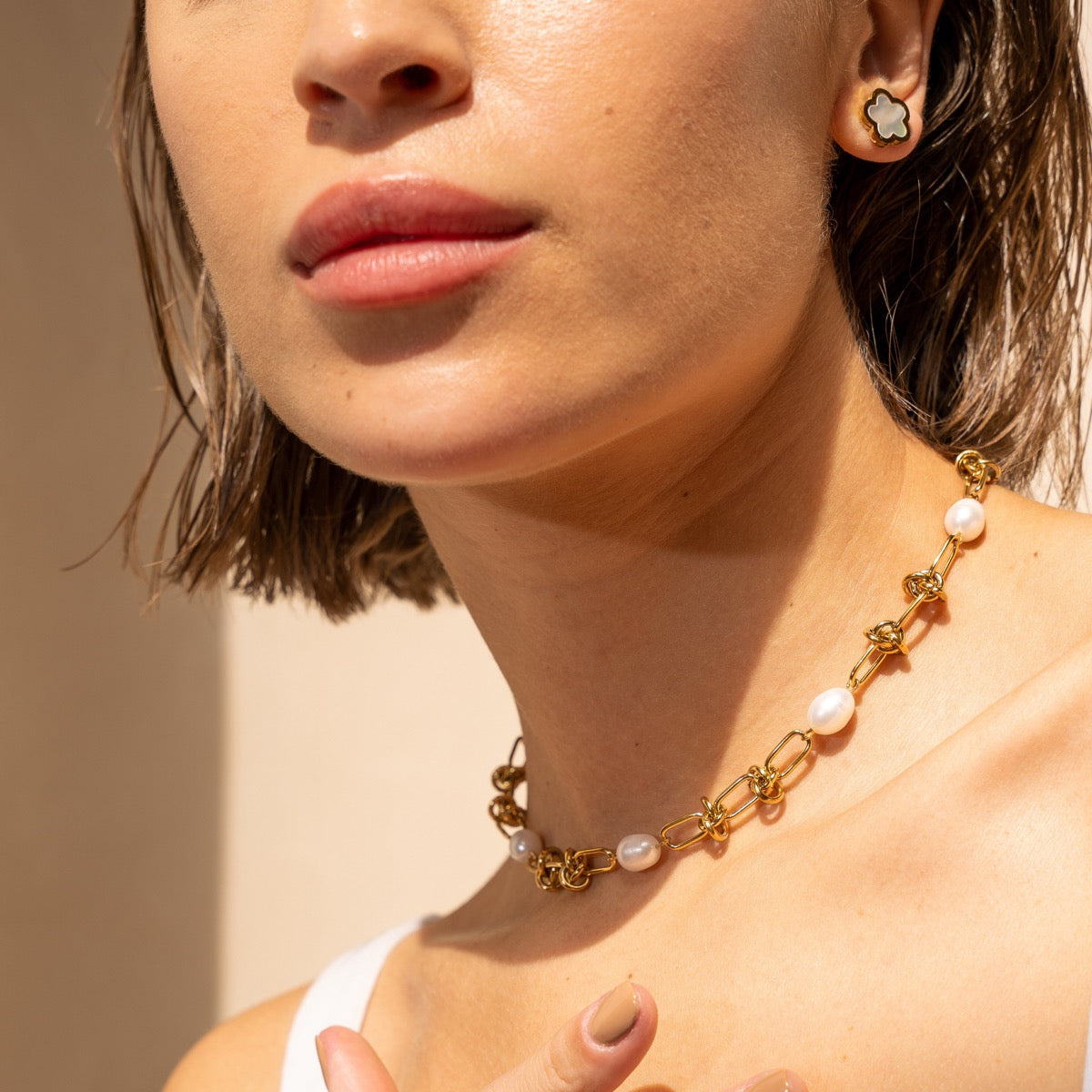 Detailaufnahme der Pearl Knot Halskette Gold