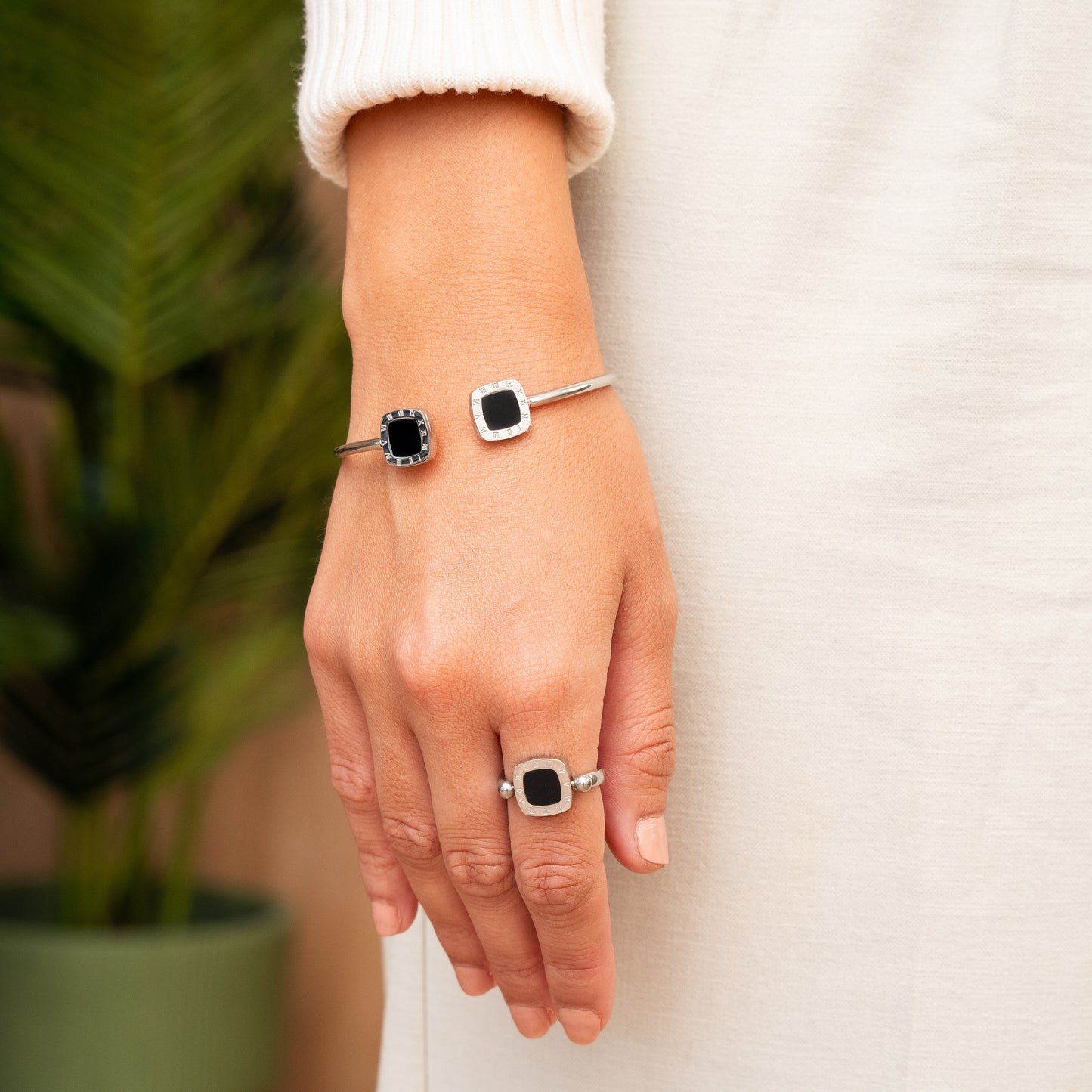 Quadratischer Zahlenanhänger-Ring Silber in Geschenkbox