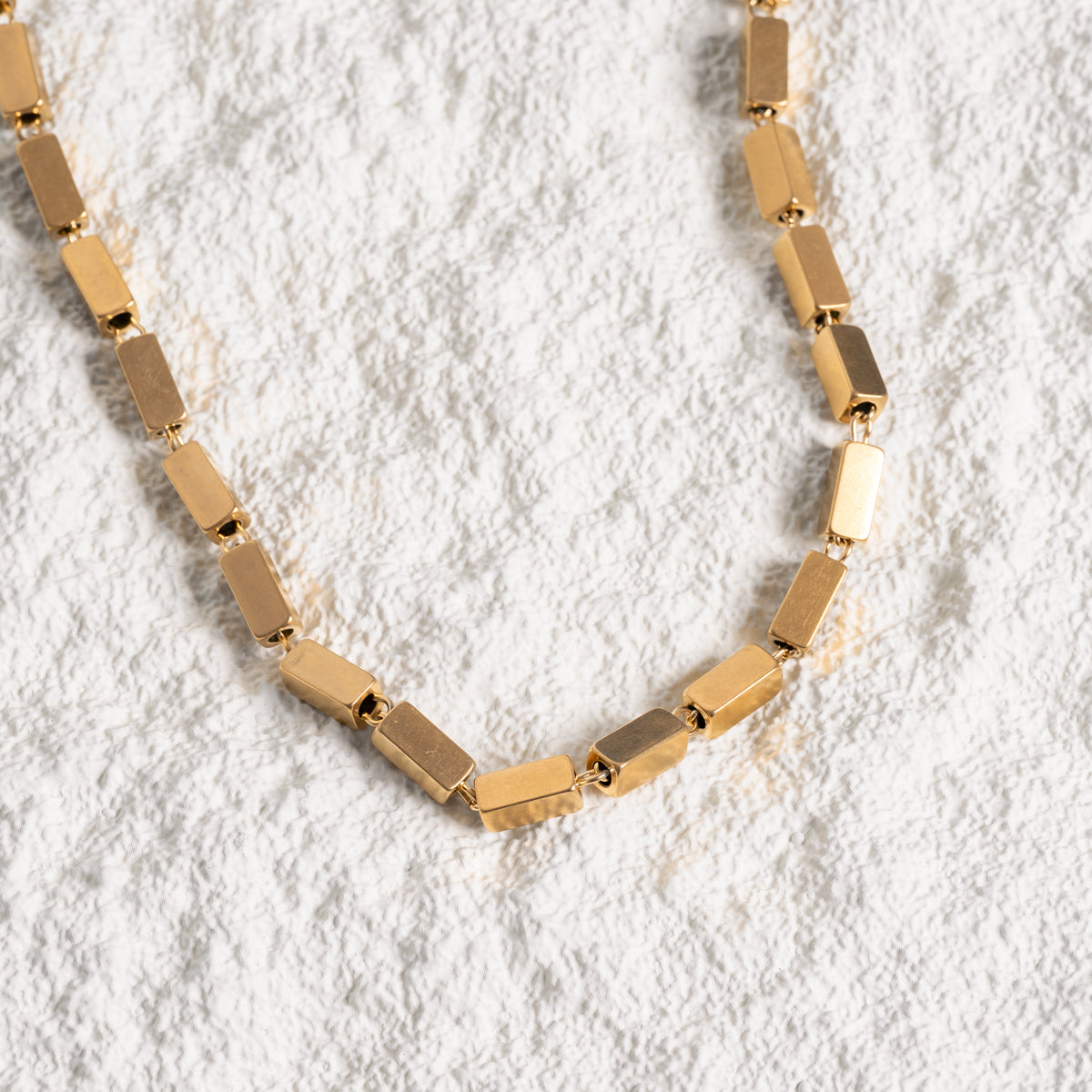 Detailaufnahme der Rectangle Chain Halskette Gold
