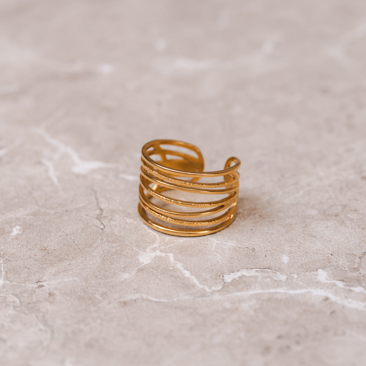 Seitliche Ansicht des Sanfte Umwicklung Rings Gold