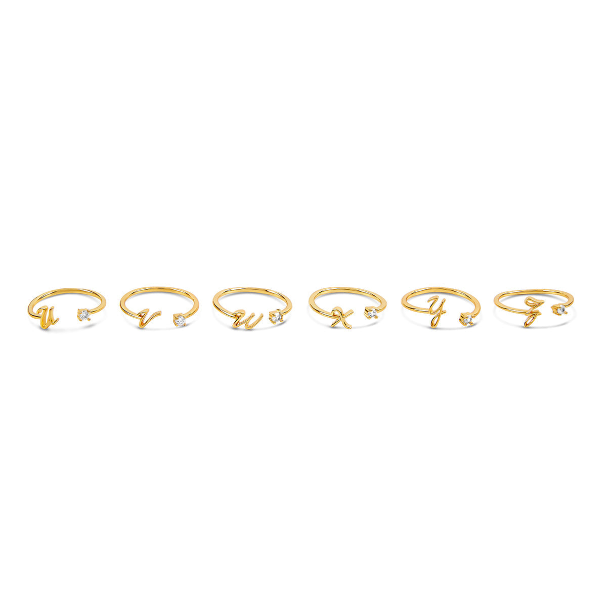 Nahaufnahme des Schriftstein Initial Rings Gold
