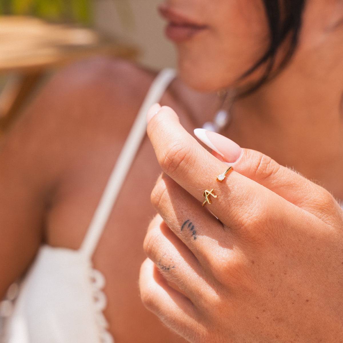 Schriftstein Initial Ring Gold – moderner Lifestyle-Look