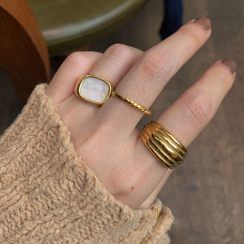 Shell gold ring in elegant gift packaging