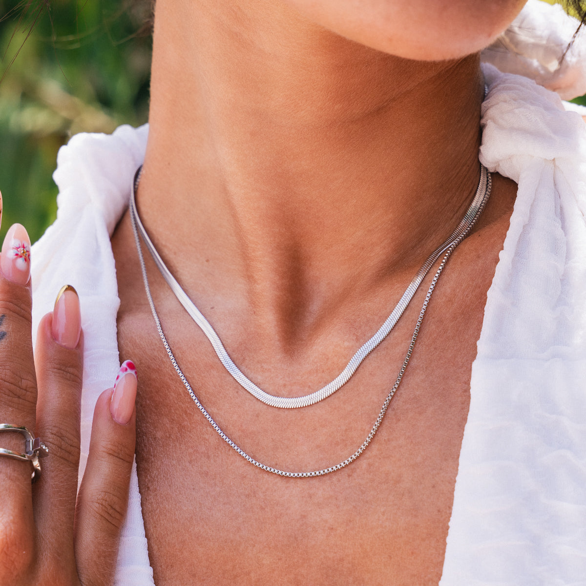 Detailaufnahme der Snake Double Chain Halskette Silber