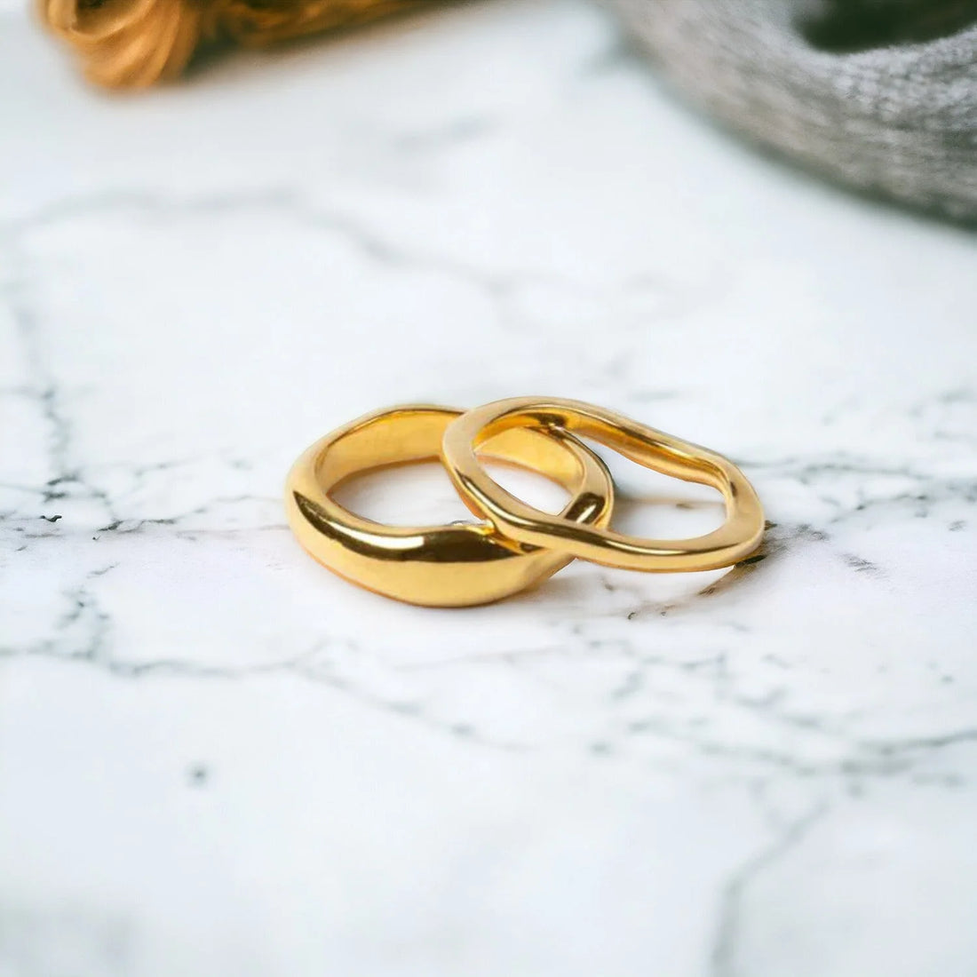 Stackable organic rings in elegant gift packaging